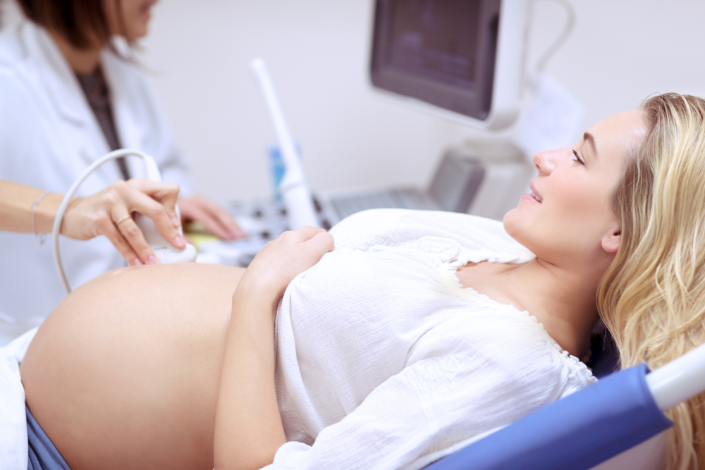 Ultraschalluntersuchung einer schwangeren Frau